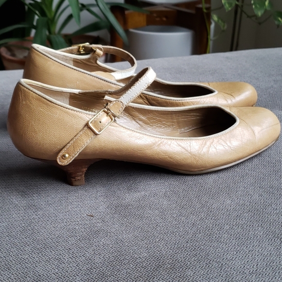 Luxury leather kitten heels from Japan - Picture 2 of 5